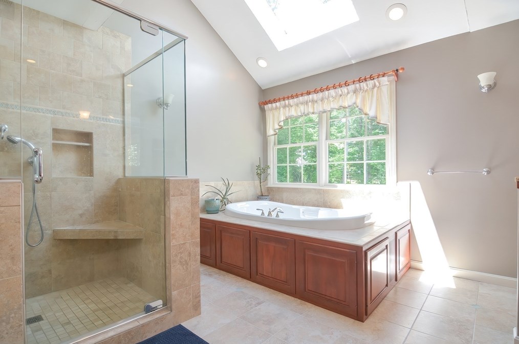 36 Dover Cir, Franklin MA 02038-4200 exterior