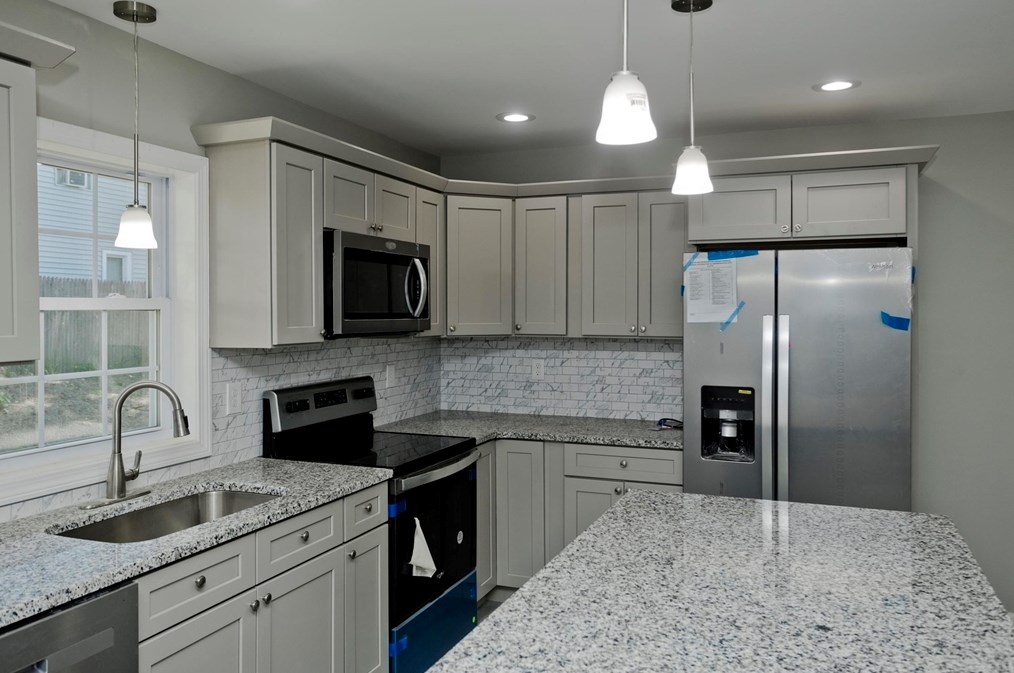 27 Brk St, Springfield MA  01109-2620 exterior