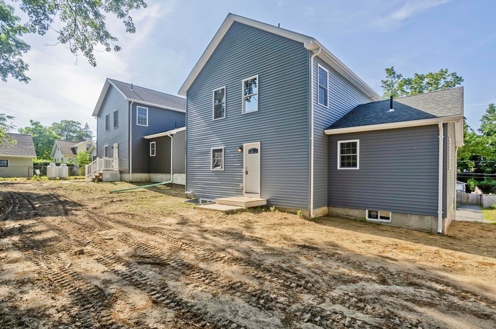 27 Brk St, Springfield MA  01109-2620 exterior