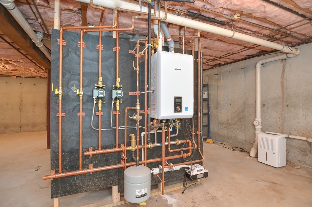 136 Orleans St, Lowell MA 01850-1112 exterior