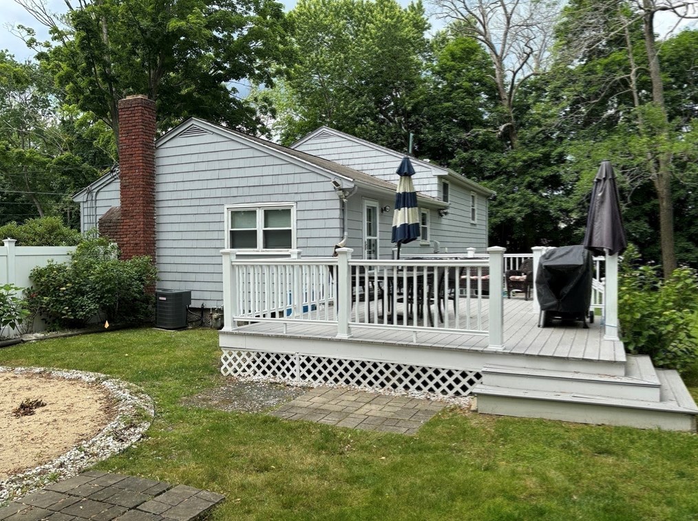 124 Belmont St, West Bridgewater MA 02379-1302 exterior