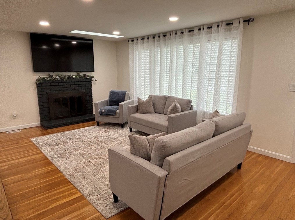 124 Belmont St, West Bridgewater MA 02379-1302 exterior