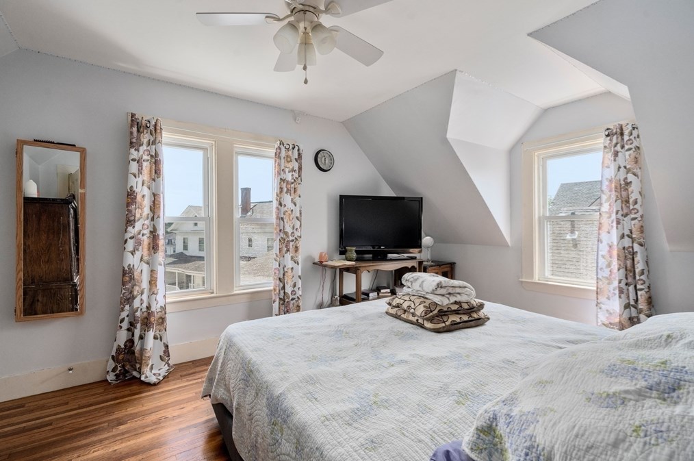 12 Ocean Cir, Lynn MA 01902-1928 exterior