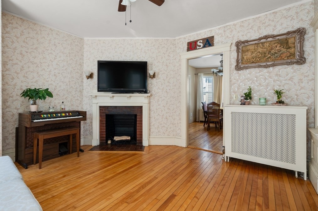 12 Ocean Cir, Lynn MA 01902-1928 exterior