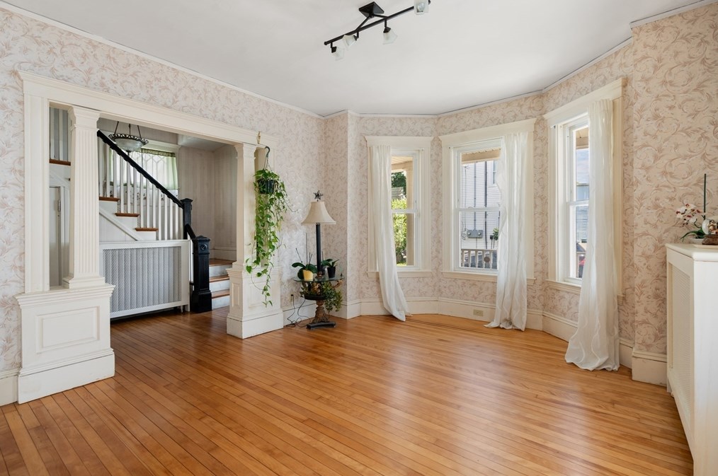 12 Ocean Cir, Lynn MA 01902-1928 exterior