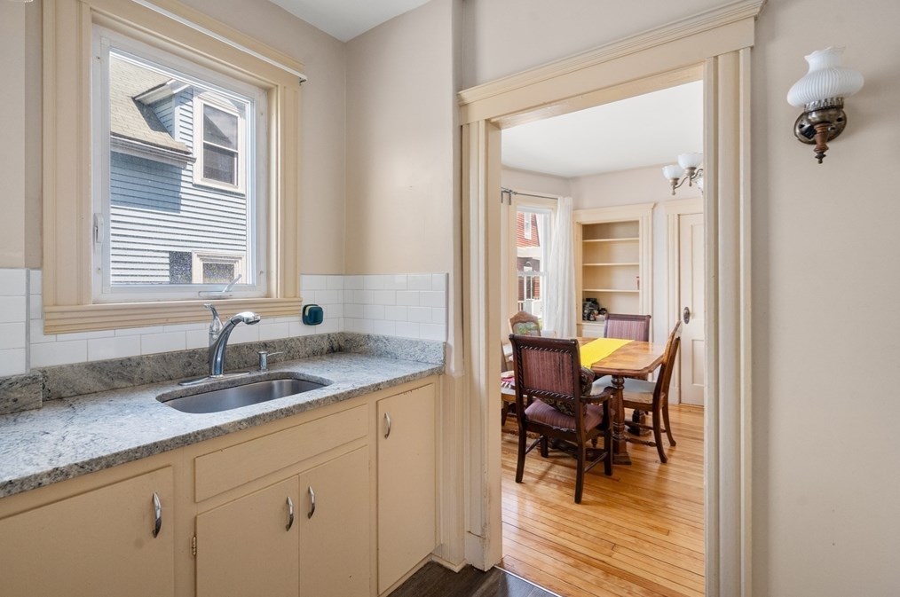 12 Ocean Cir, Lynn MA 01902-1928 exterior