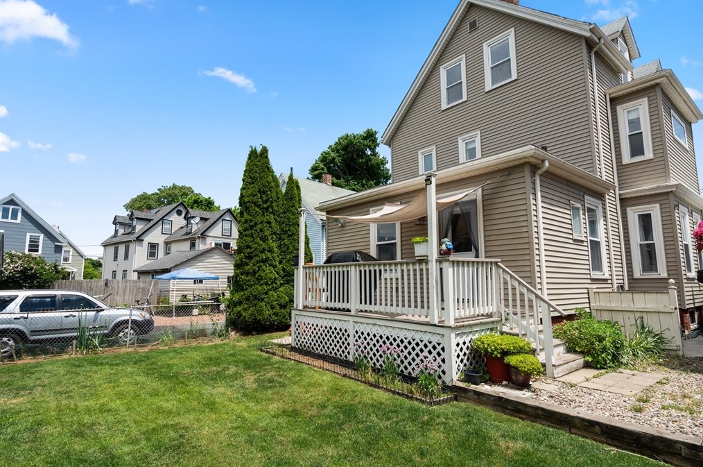 12 Ocean Cir, Lynn MA 01902-1928 exterior