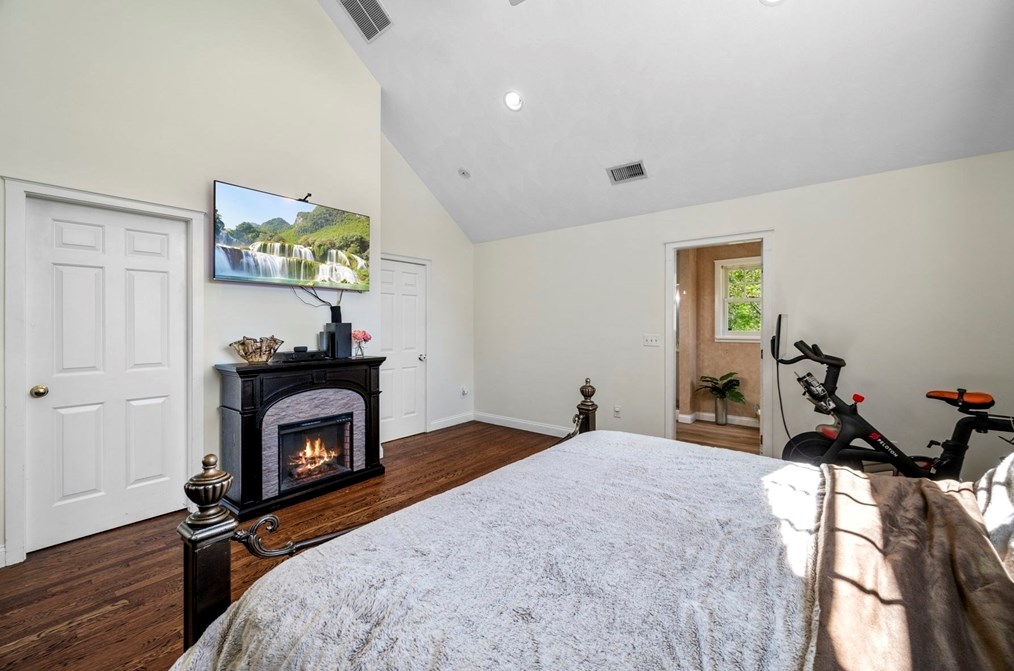 46 Lincoln Ave, Hamilton MA  01982-2018 exterior