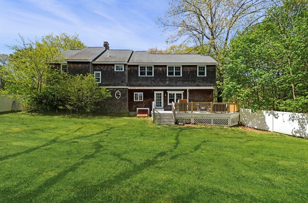 46 Lincoln Ave, Hamilton MA  01982-2018 exterior