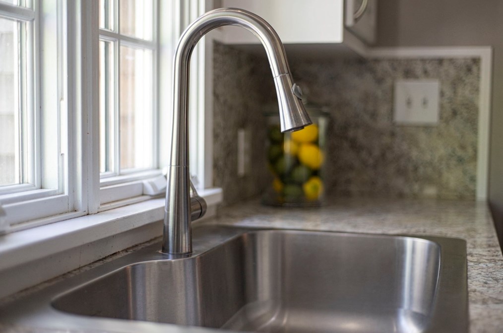 46 Lincoln Ave, Hamilton MA  01982-2018 exterior