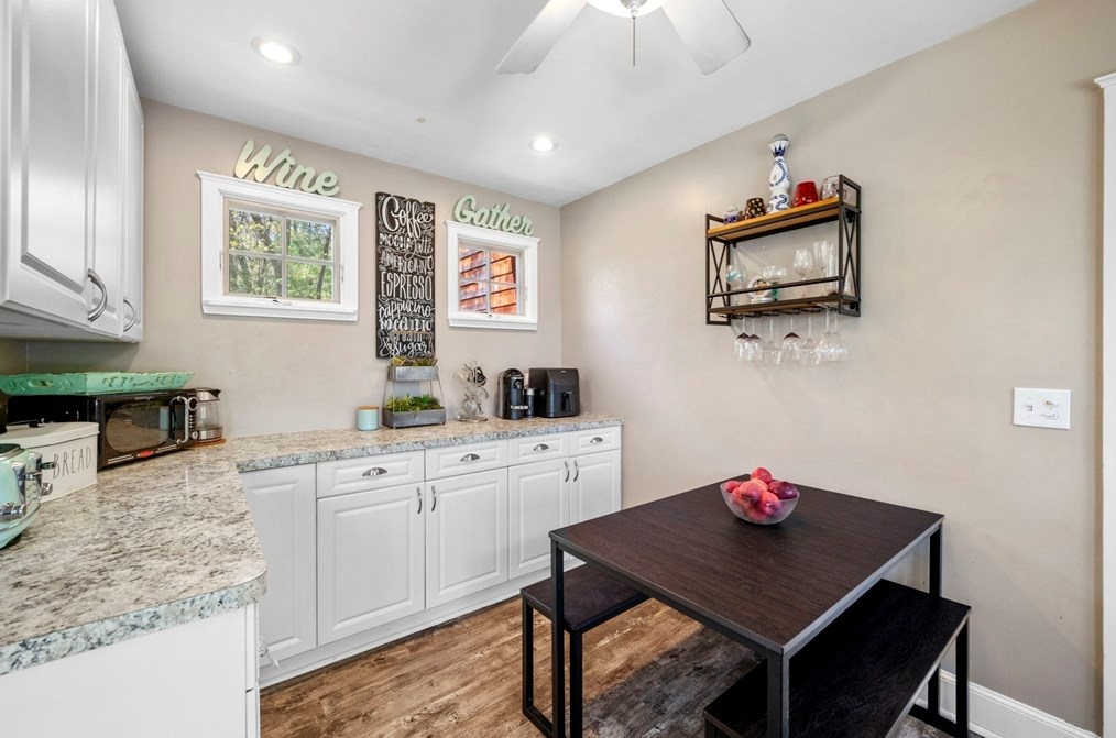 46 Lincoln Ave, Hamilton MA  01982-2018 exterior