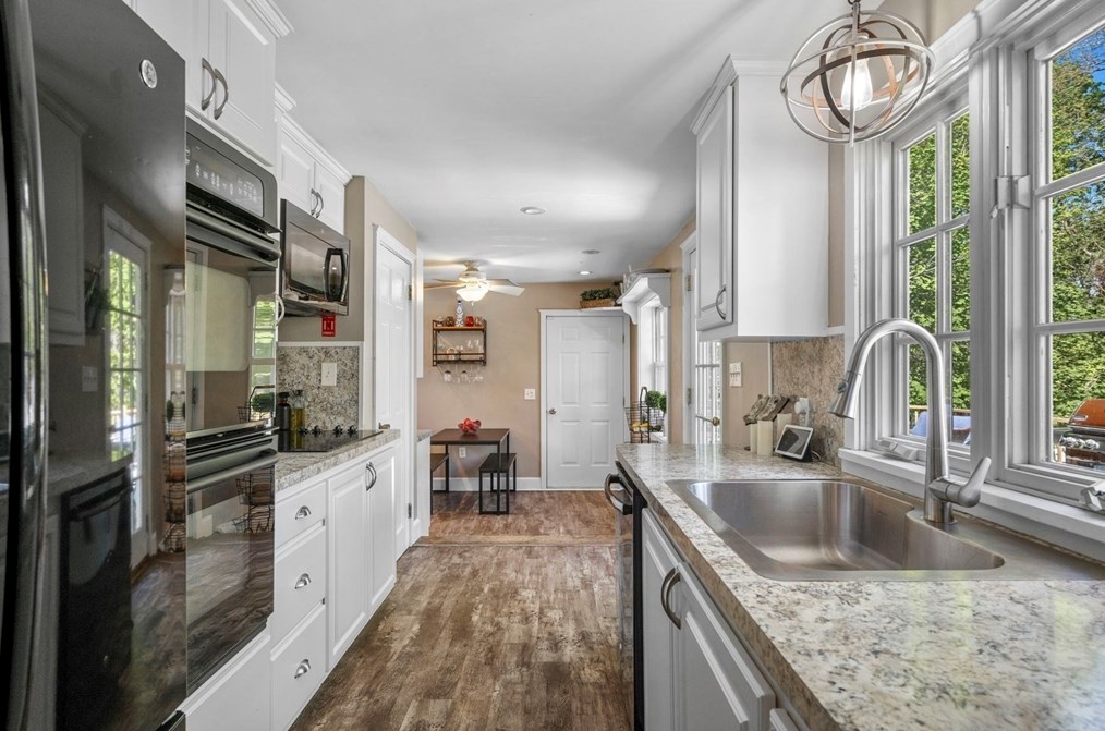 46 Lincoln Ave, Hamilton MA  01982-2018 exterior