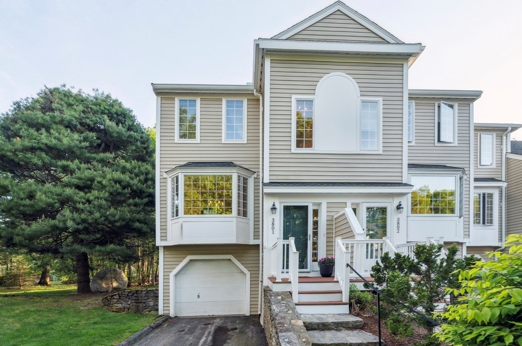 3801 Knightsbridge Close, Worcester MA  01609-1175 exterior