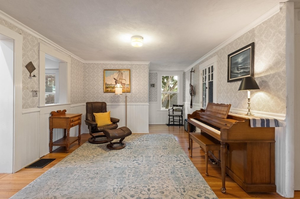 165 Burlington St, Woburn MA  01801-4030 exterior