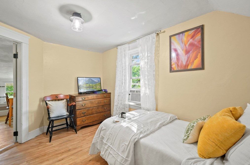 56 Mountain St, Worcester MA 01606-1402 exterior