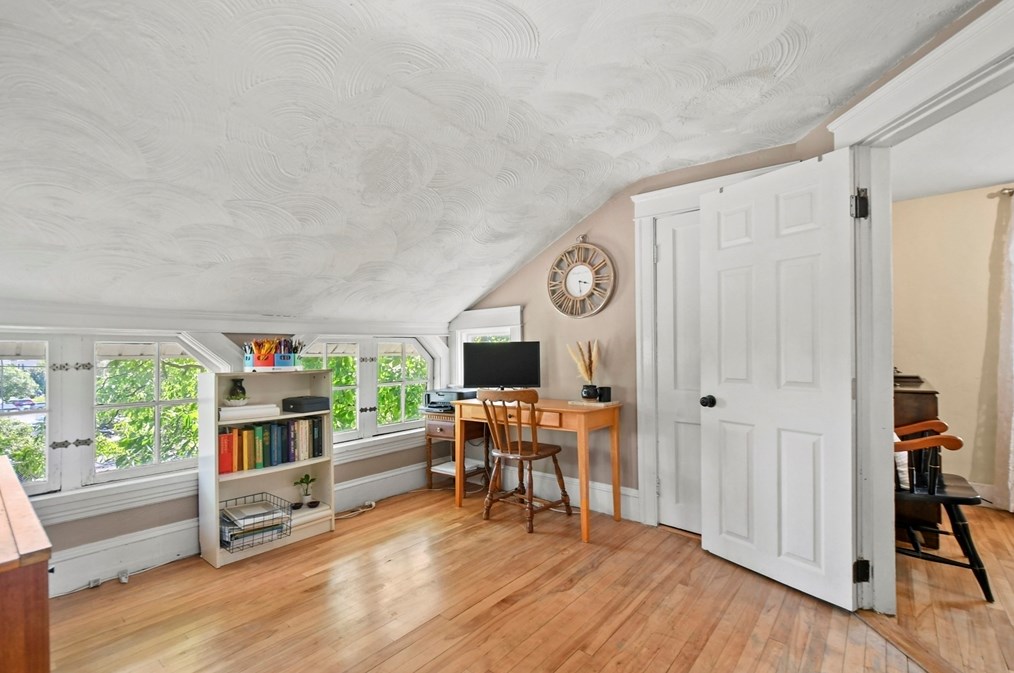 56 Mountain St, Worcester MA 01606-1402 exterior