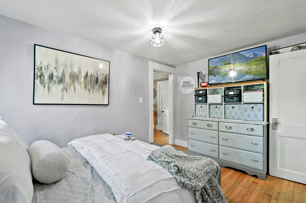 56 Mountain St, Worcester MA 01606-1402 exterior