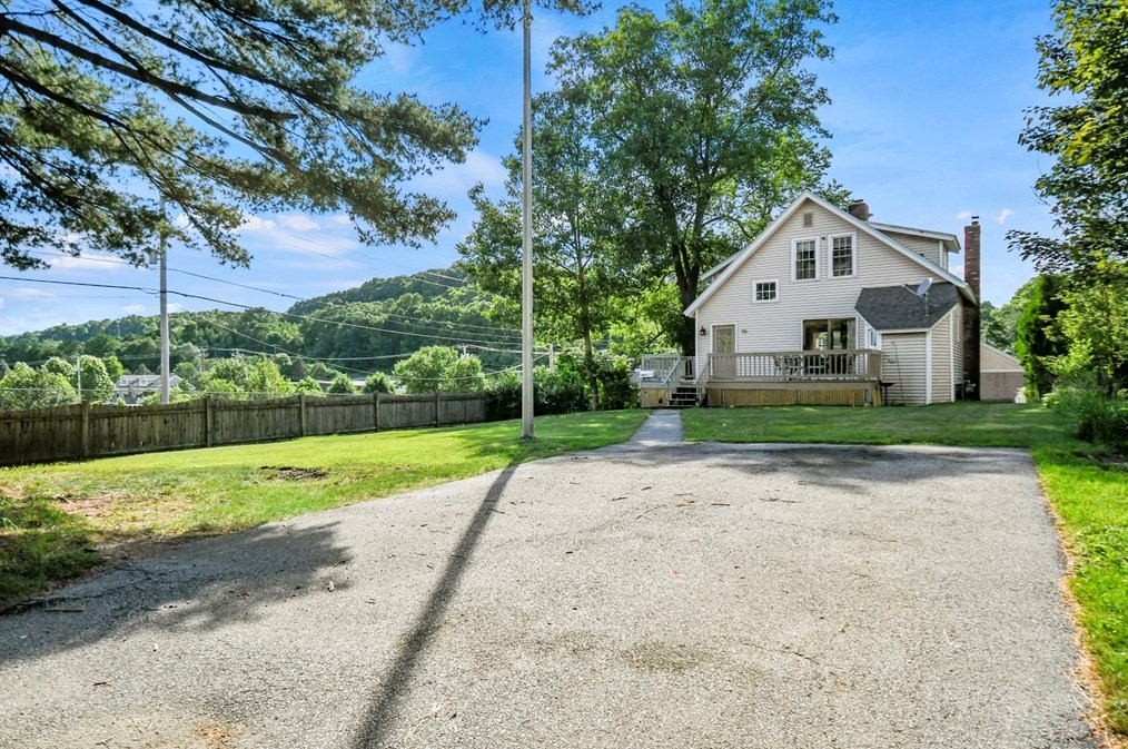 56 Mountain St, Worcester MA 01606-1402 exterior