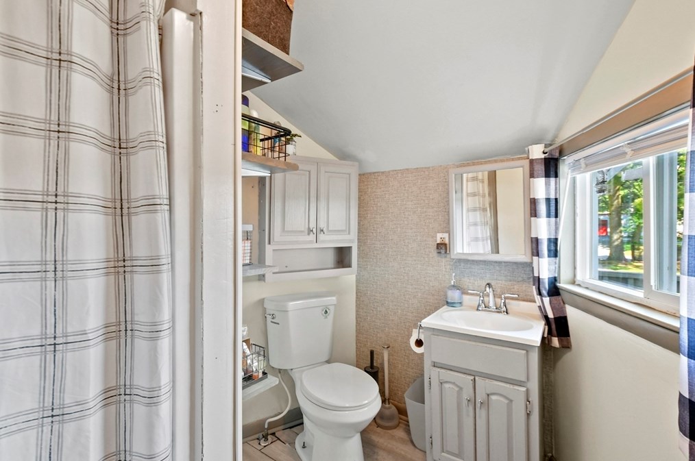 56 Mountain St, Worcester MA 01606-1402 exterior