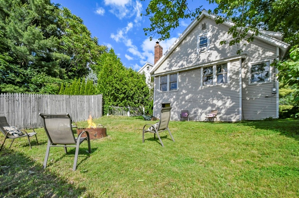 56 Mountain St, Worcester MA 01606-1402 exterior