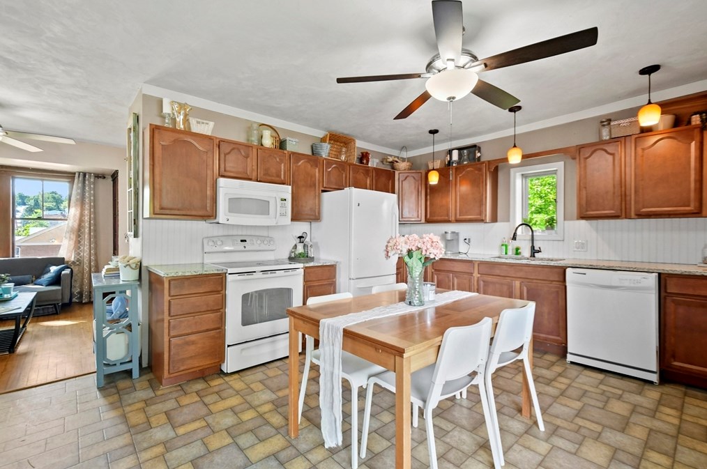 56 Mountain St, Worcester MA 01606-1402 exterior