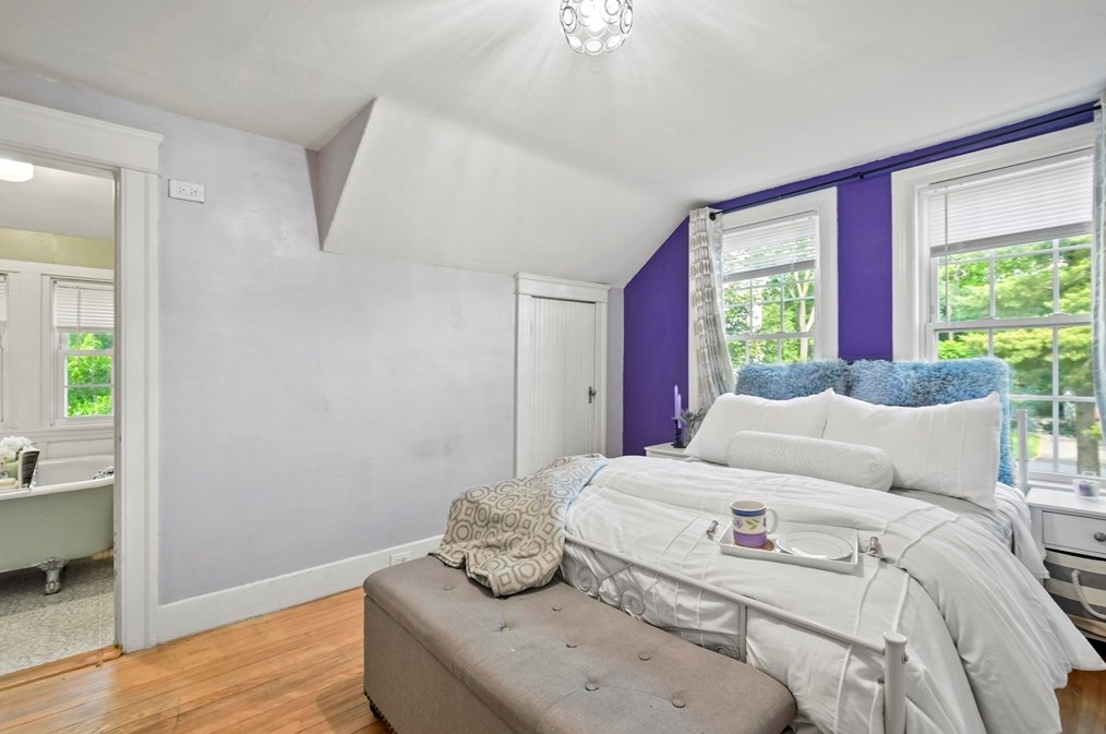 56 Mountain St, Worcester MA 01606-1402 exterior