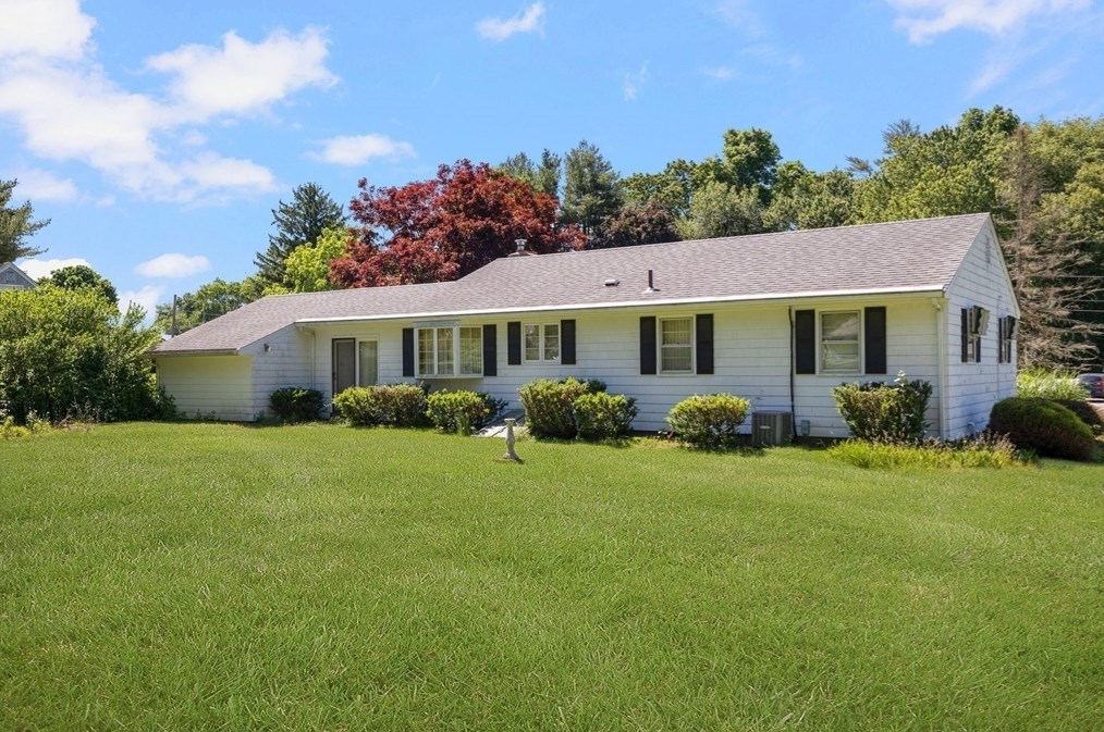 112 Jean Dr, Seekonk MA 02771-3308 exterior