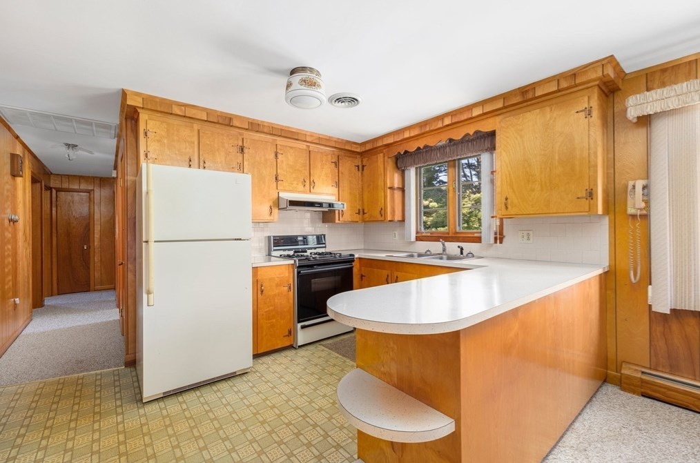 112 Jean Dr, Seekonk MA 02771-3308 exterior