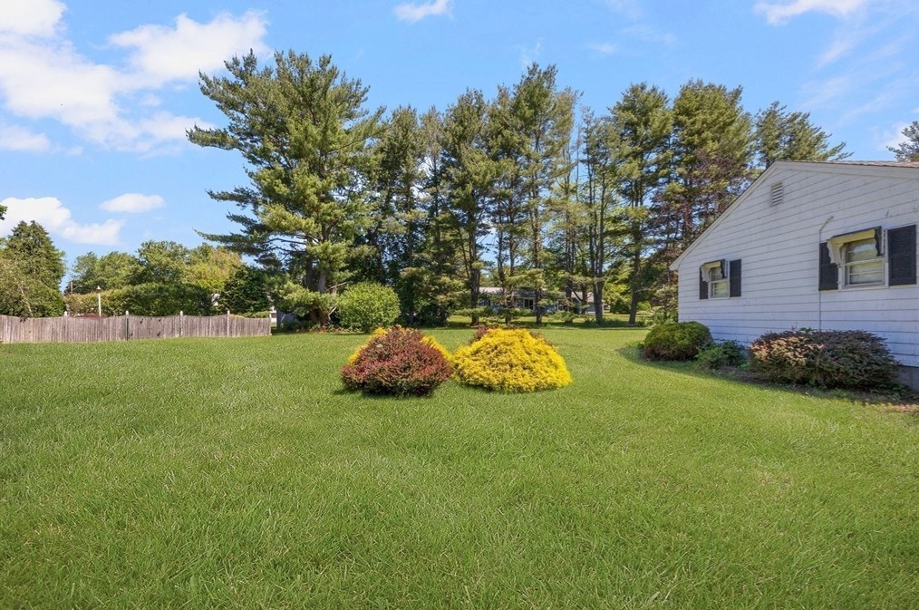 112 Jean Dr, Seekonk MA 02771-3308 exterior