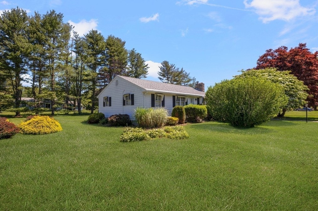 112 Jean Dr, Seekonk MA 02771-3308 exterior