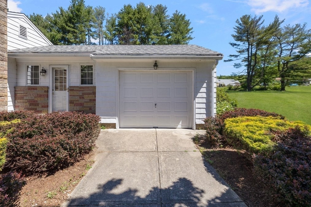 112 Jean Dr, Seekonk MA 02771-3308 exterior