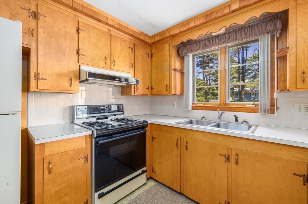 112 Jean Dr, Seekonk MA 02771-3308 exterior