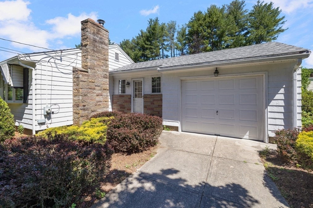 112 Jean Dr, Seekonk MA 02771-3308 exterior