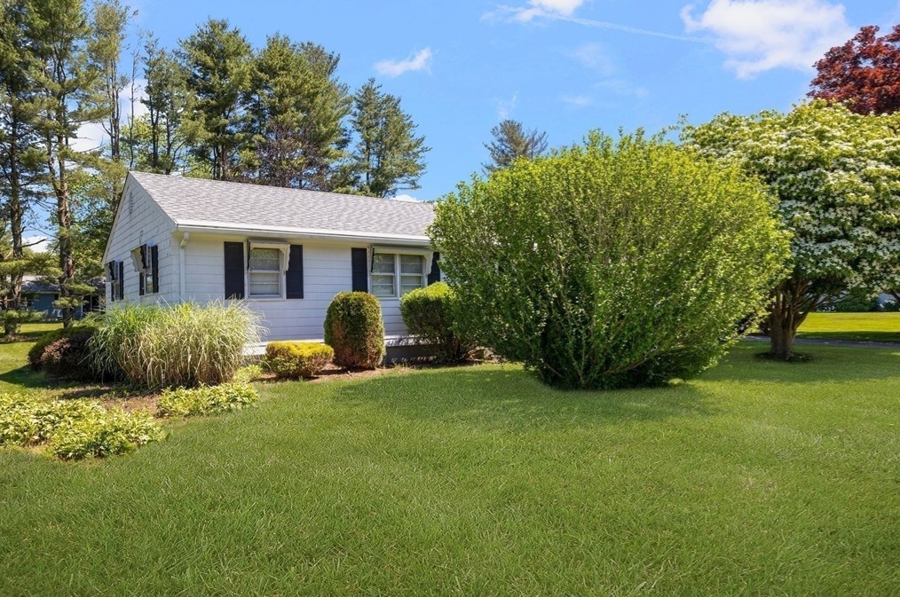 112 Jean Dr, Seekonk MA 02771-3308 exterior