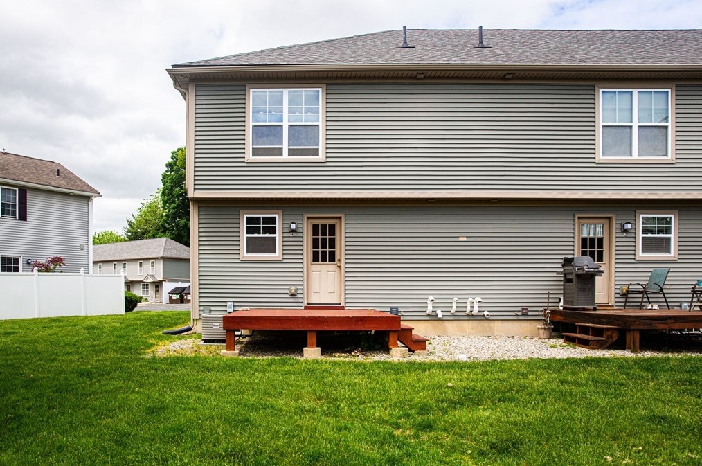 139 Union St, Montgomery MA 01085-2462 exterior