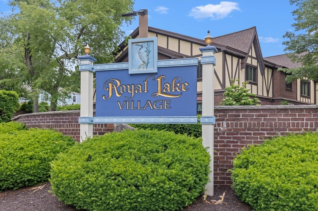 12 Royal Lake Dr, Braintree MA  02184-5423 exterior