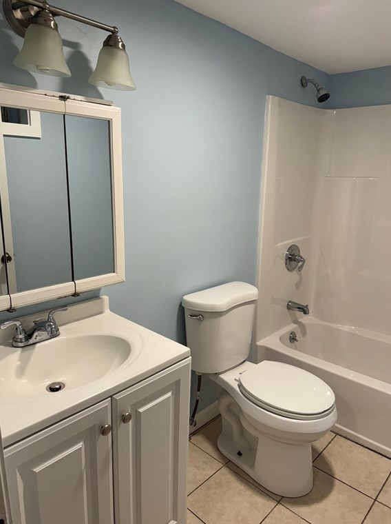 1 Jeffrey St, Methuen MA 01844-4918 exterior