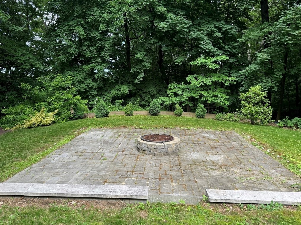 1 Jeffrey St, Methuen MA 01844-4918 exterior