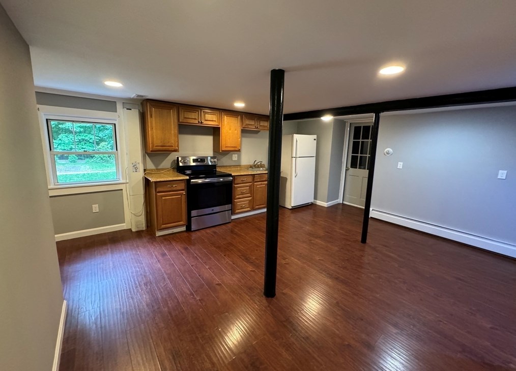 1 Jeffrey St, Methuen MA 01844-4918 exterior