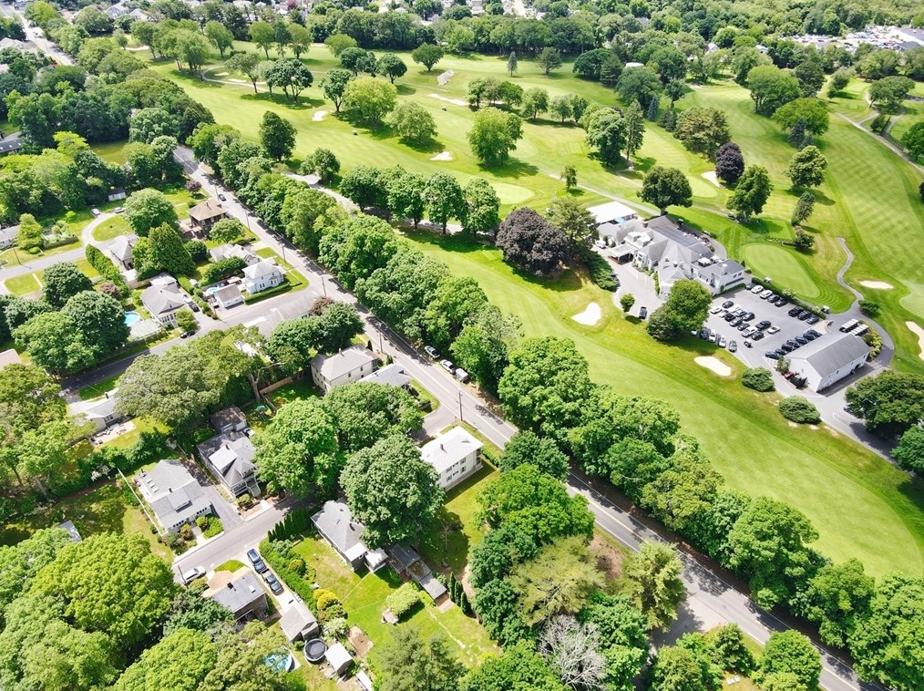 610 Slocum Rd, Dartmouth MA 02747-3904 exterior