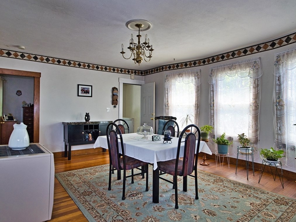 610 Slocum Rd, Dartmouth MA 02747-3904 exterior