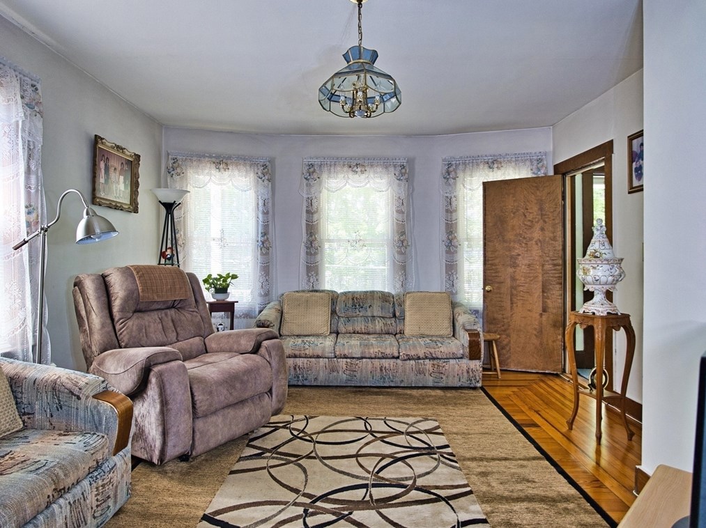 610 Slocum Rd, Dartmouth MA 02747-3904 exterior