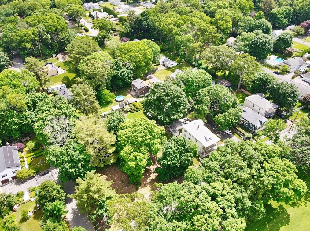 610 Slocum Rd, Dartmouth MA 02747-3904 exterior