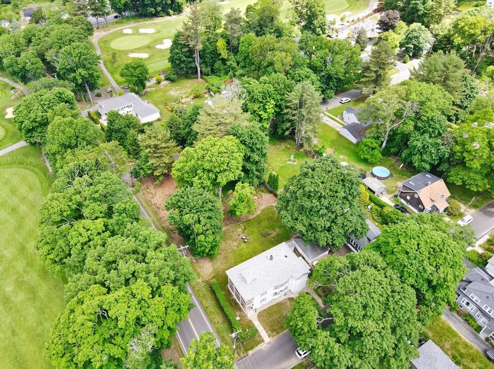 610 Slocum Rd, Dartmouth MA 02747-3904 exterior