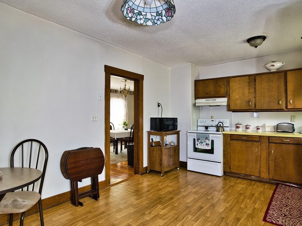 610 Slocum Rd, Dartmouth MA 02747-3904 exterior