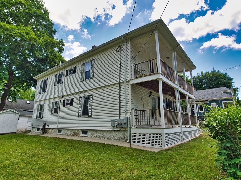 610 Slocum Rd, Dartmouth MA 02747-3904 exterior