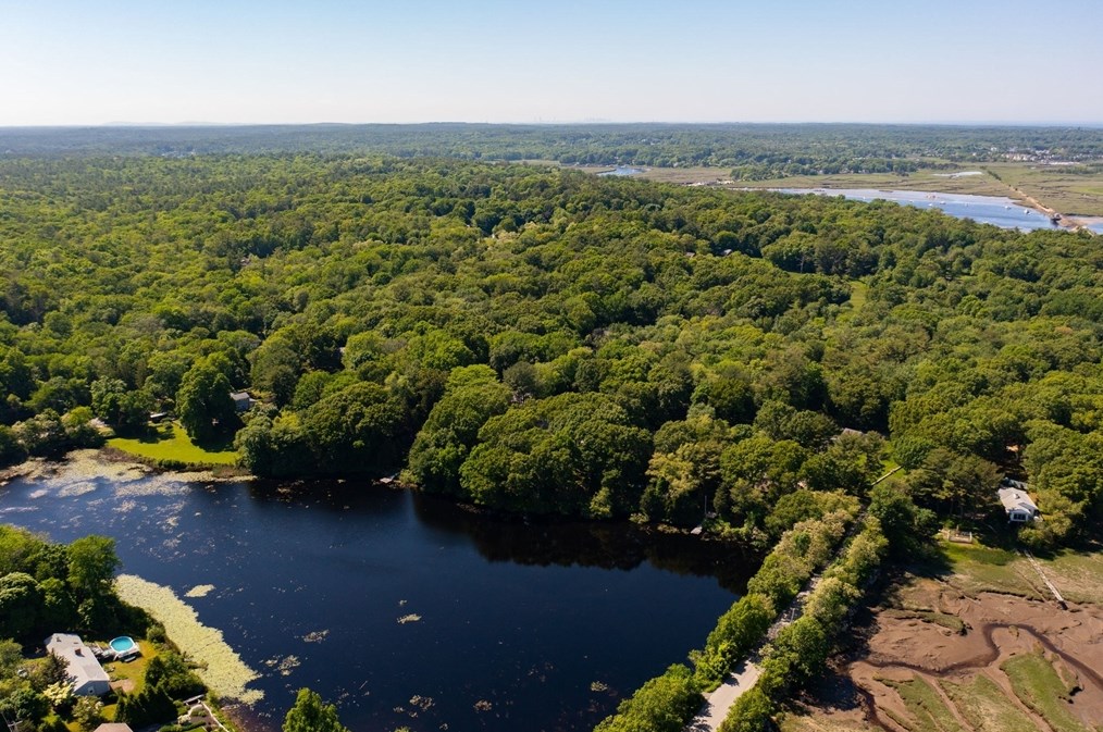 97 Damons Pt Rd, Marshfield MA 02050-6015 exterior