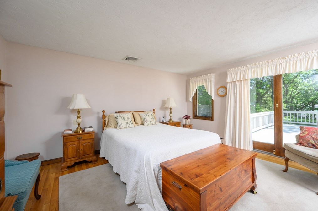 97 Damons Pt Rd, Marshfield MA 02050-6015 exterior