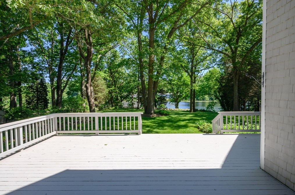 97 Damons Pt Rd, Marshfield MA 02050-6015 exterior