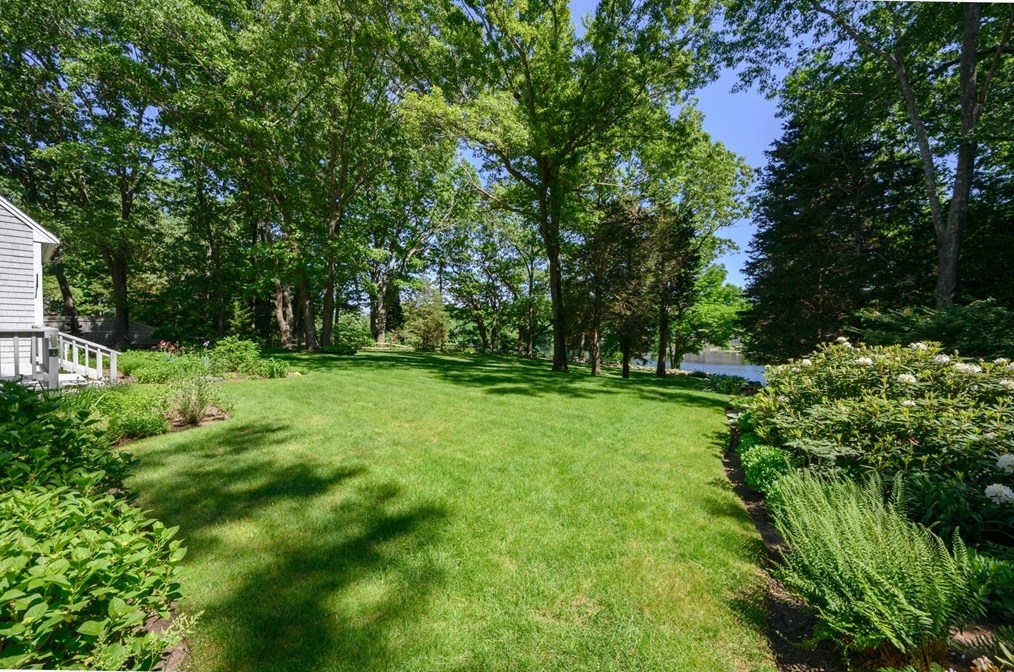 97 Damons Pt Rd, Marshfield MA 02050-6015 exterior